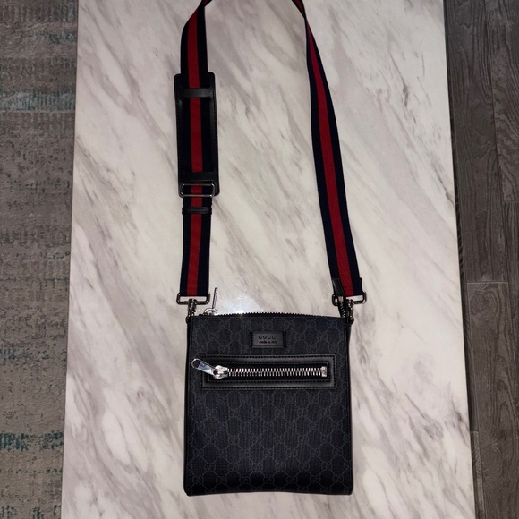 Gucci GG Black Small Messenger Bag - Picture 1 of 3